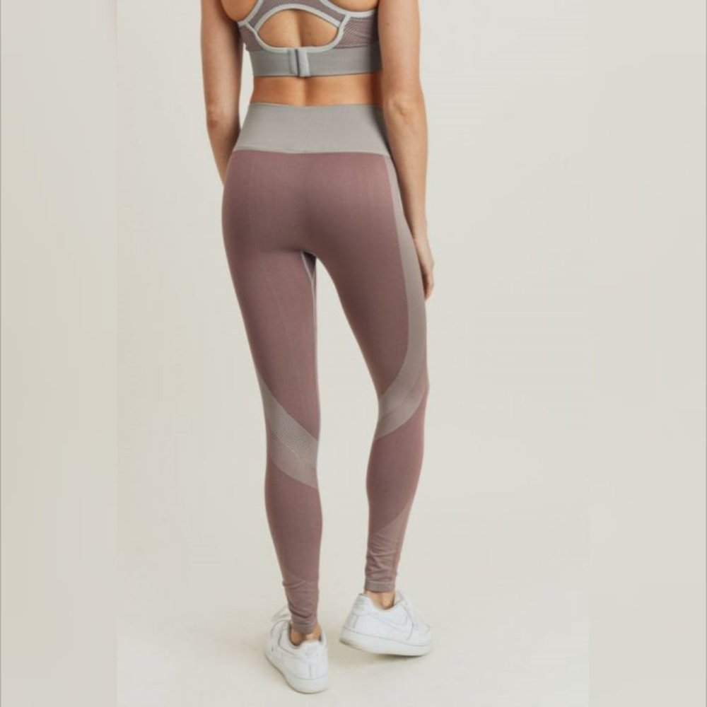 Chevron Track Seamless Highwaist Leggings - Picture 5 of 8